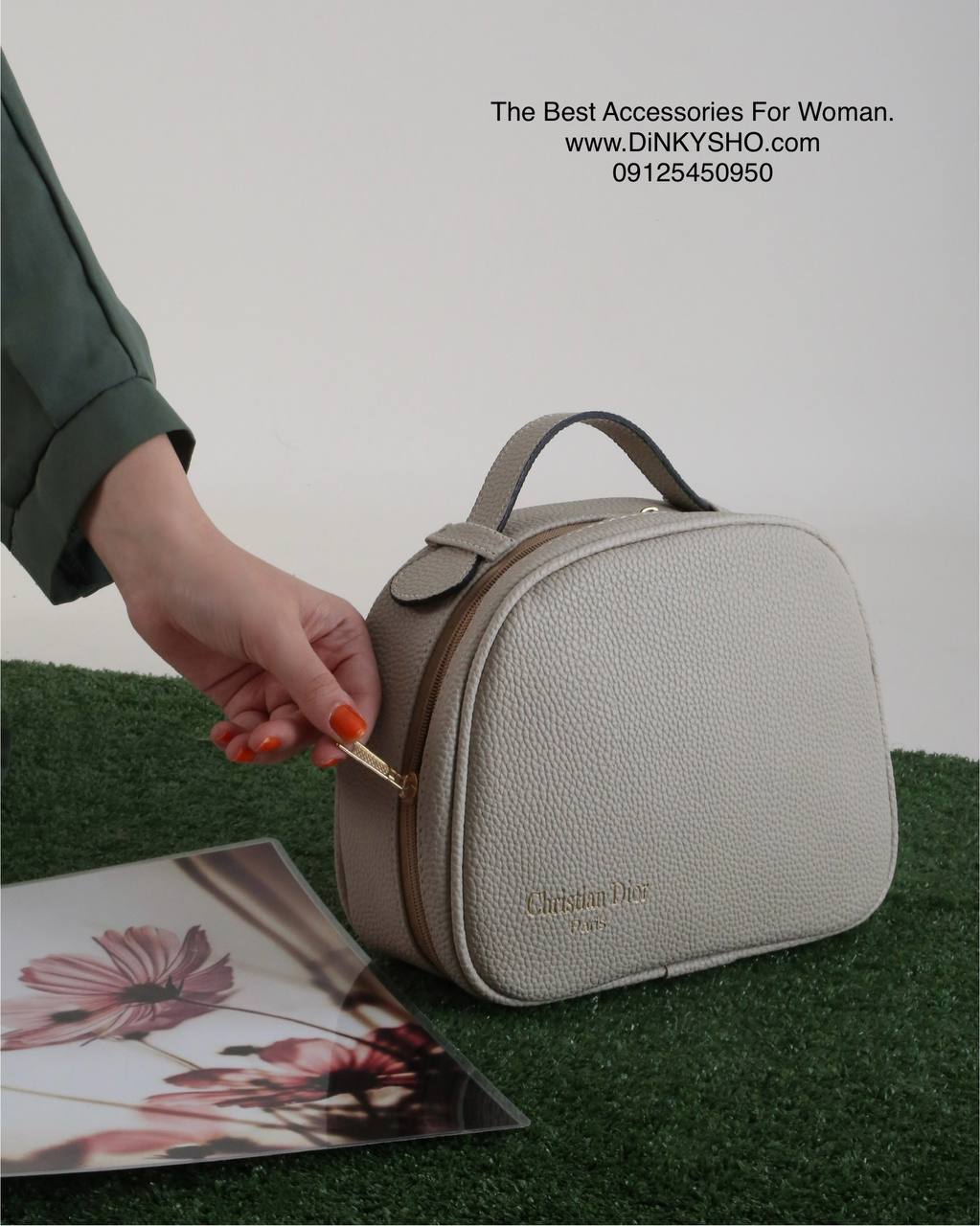 کیف آرایشی صندوقی برند Dior کرم طوسی