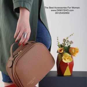 کیف آرایشی صندوقی برند Dior رنگ فندقی