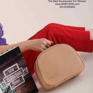 کیف آرایشی صندوقی برند Dior رنگ نخودی